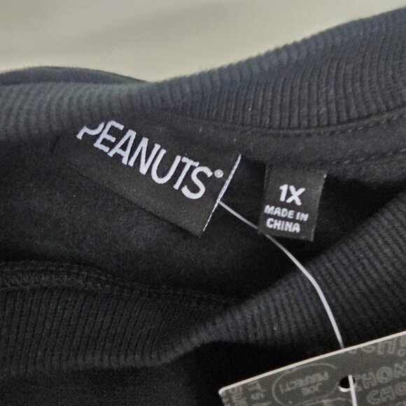 Peanuts Snoopy Happy Holidays Women's Black Long Sleeve Sweatshirt Size 1X NWT - Picture 6 of 11